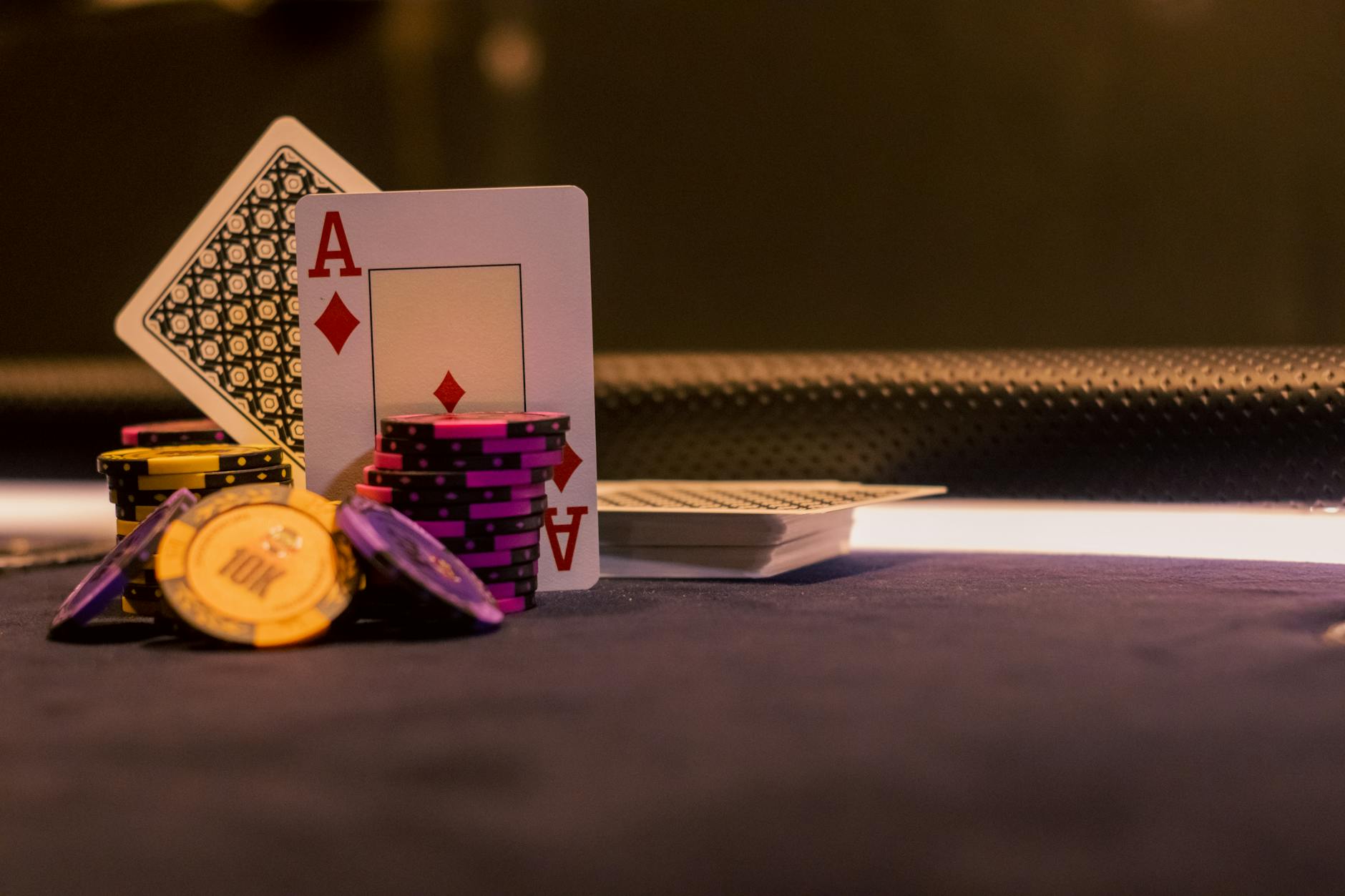 Rủi ro phổ biến trong poker online thường là bot, thông đồng hoặc đánh cắp tài khoản.